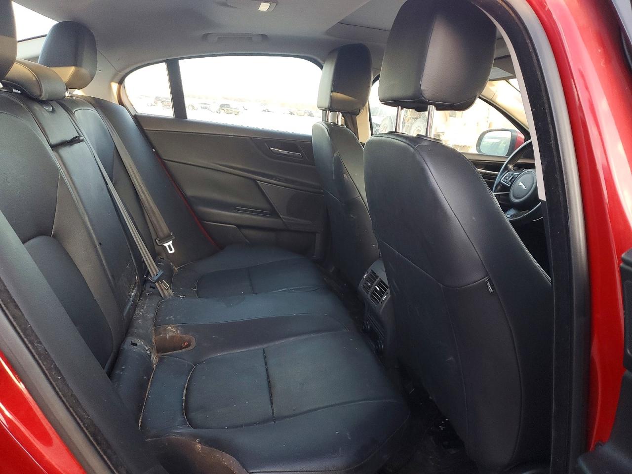 2018 Jaguar Xe VIN SAJAJ4FX2JCP37814 photo 10