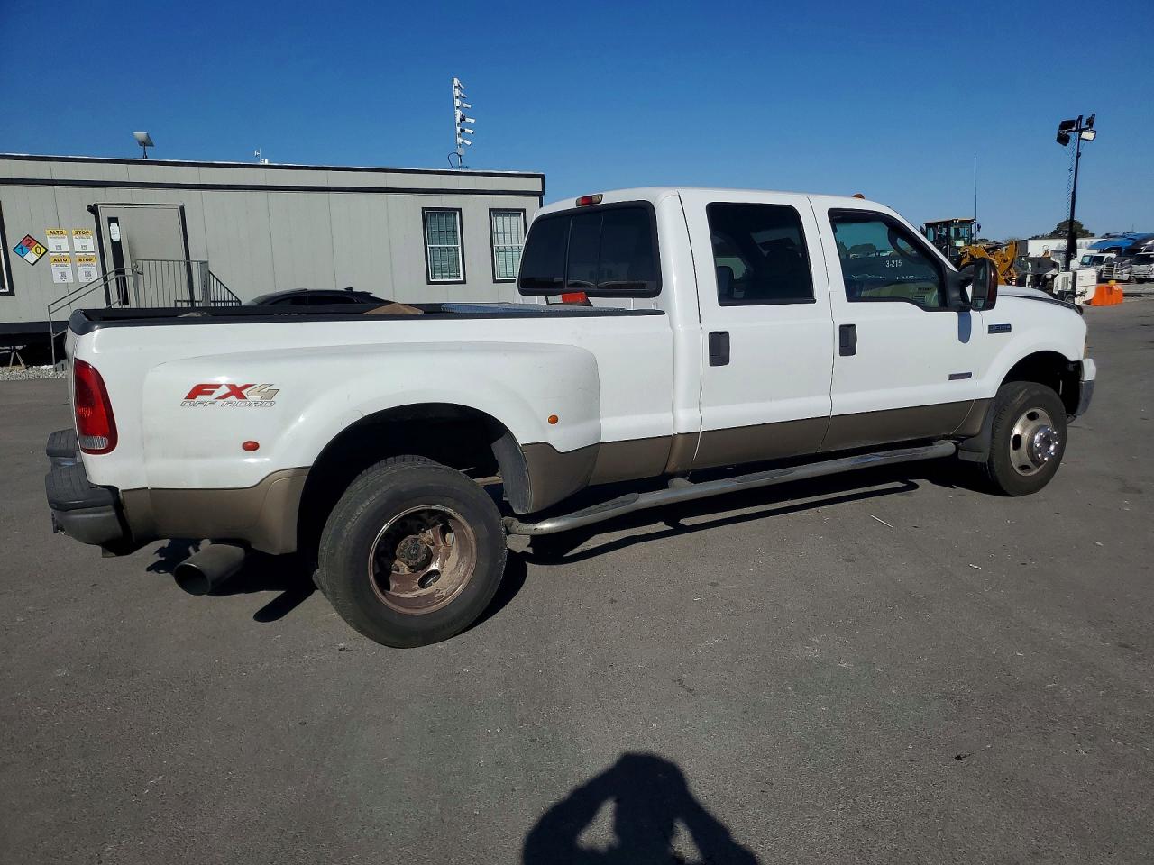 2006 Ford F350 VIN 1FTWW33PX6EA45915 photo 3