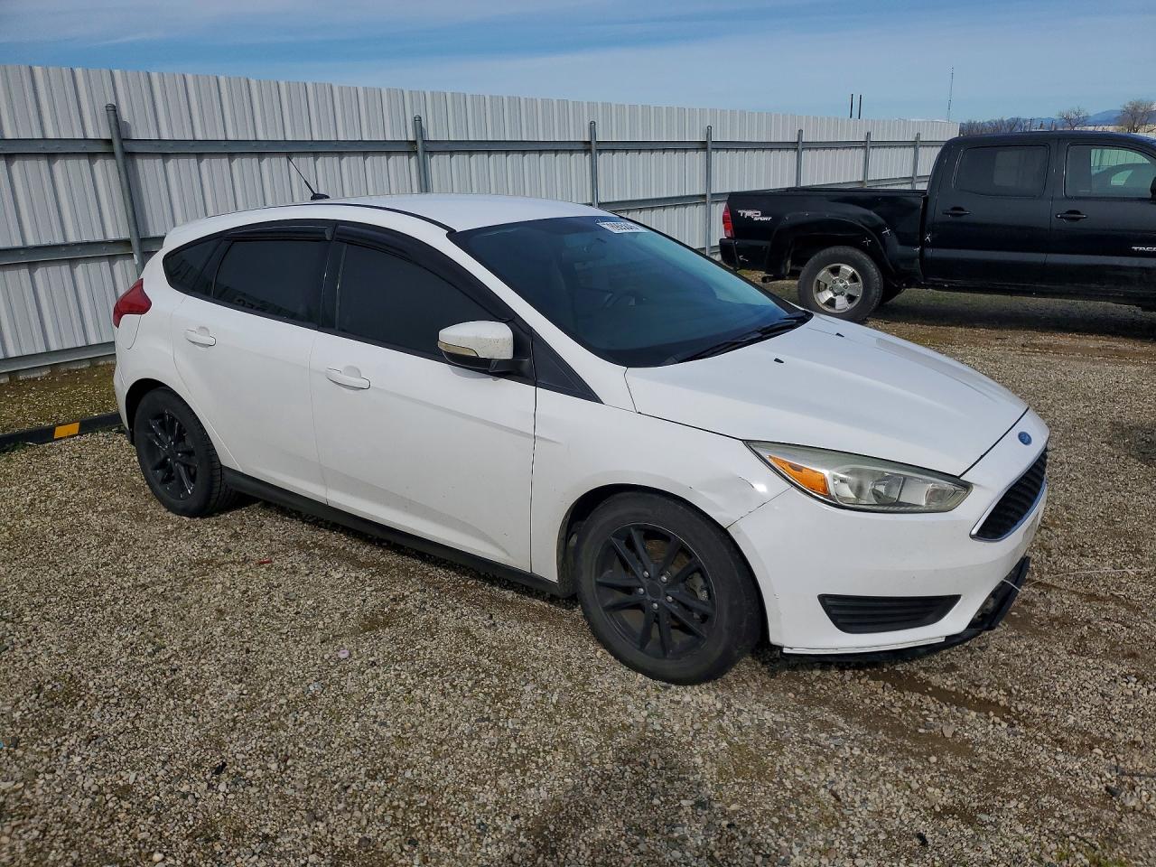 2015 Ford Focus VIN 1FADP3K25FL263398 photo 4