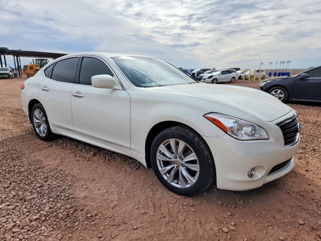 2011 Infiniti M56 VIN JN1AY1AR8BM570455 photo 4
