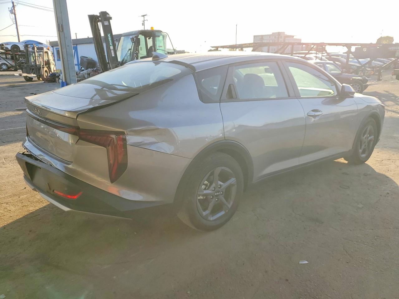 2025 Kia K4 lx VIN 3KPFT4DE9SE238292 photo 3