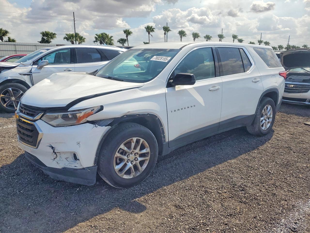 2018 Chevrolet Traverse VIN 1GNERFKW4JJ107636 photo 1