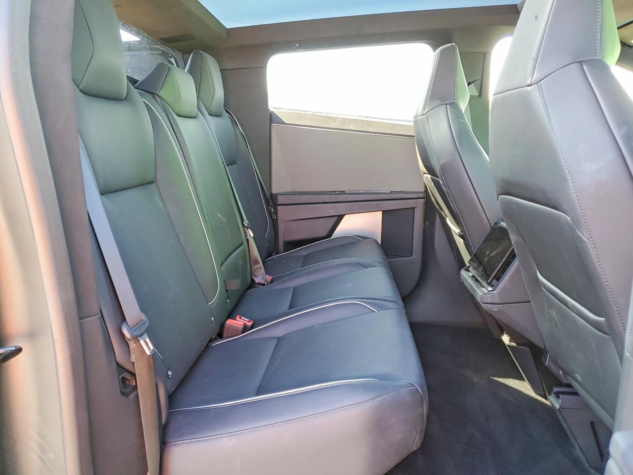 2024 Tesla Cybertruck VIN 7G2CEHED1RA048818 photo 11