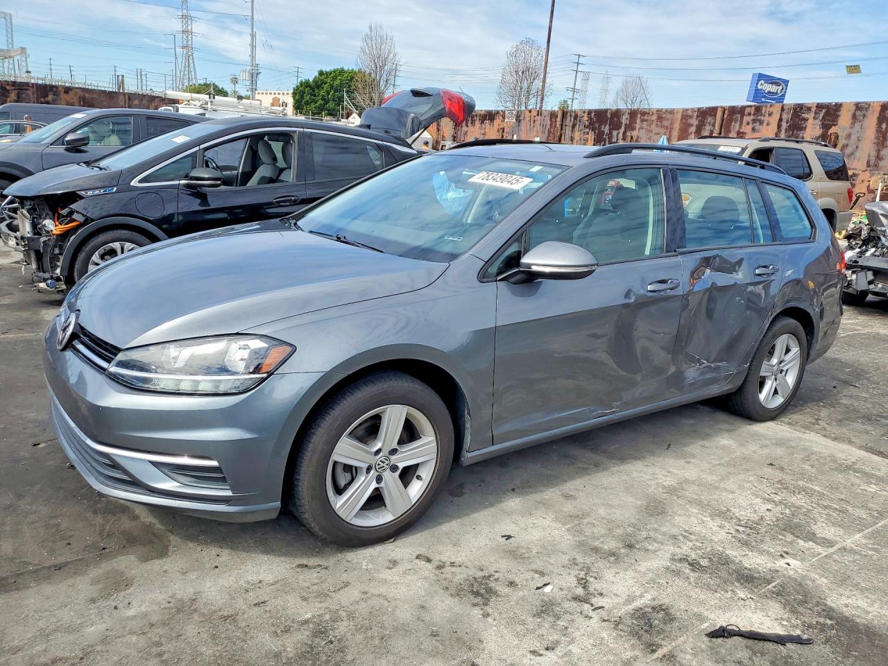 2018 Volkswagen Golf VIN 3VWD17AU3JM758905 photo 1