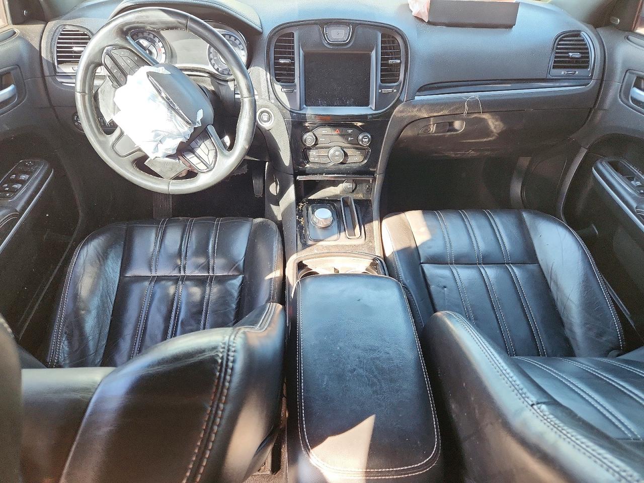 2019 Chrysler 300 VIN 2C3CCABG0KH639874 photo 8