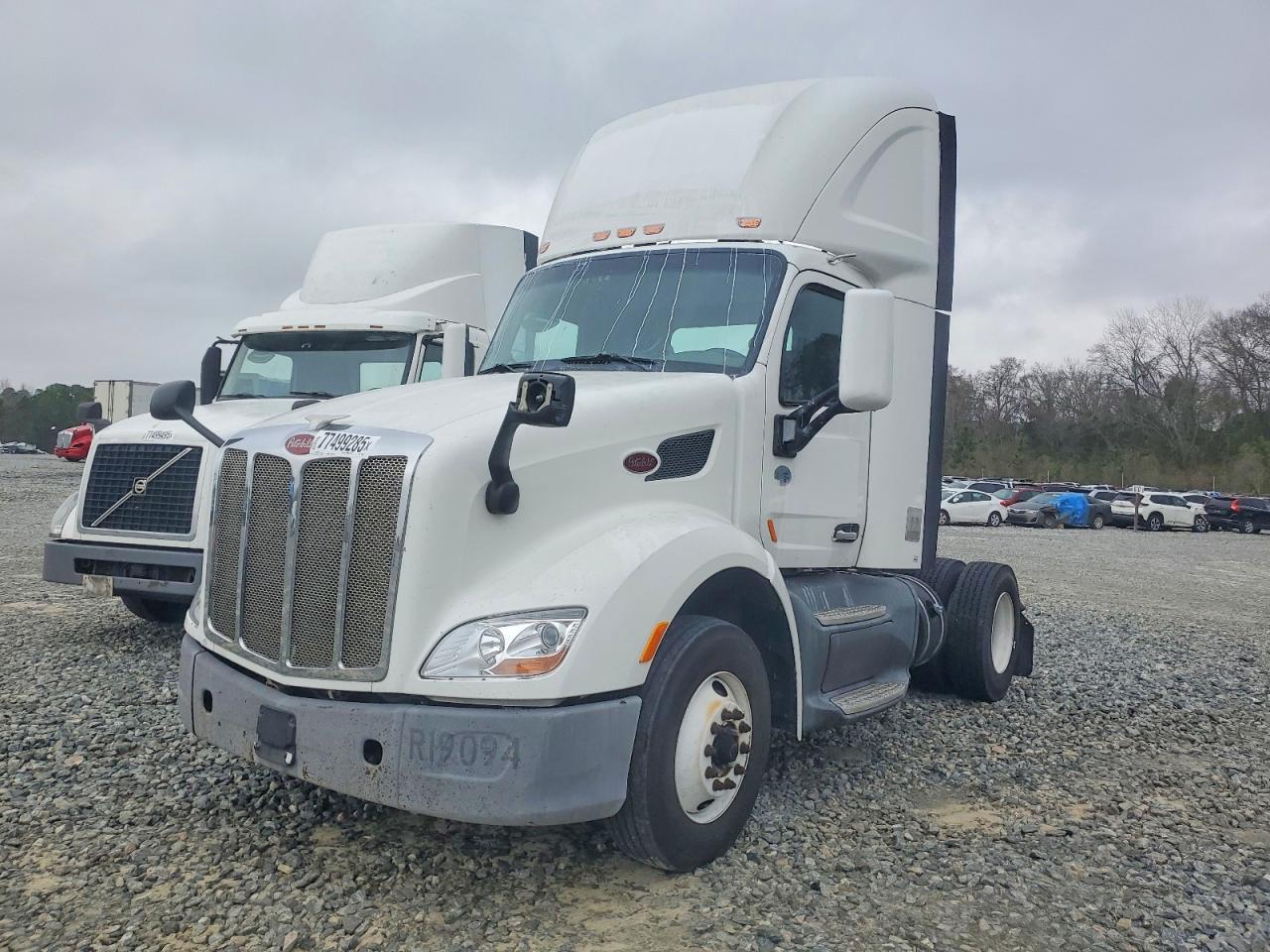 2017 PETERBILT All models VIN 1XPBA48X6HD428477 photo 2