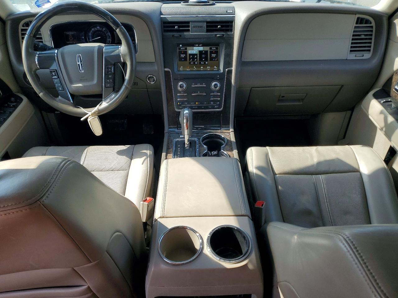 2017 Lincoln Navigator VIN 5LMJJ2JT2HEL04105 photo 8