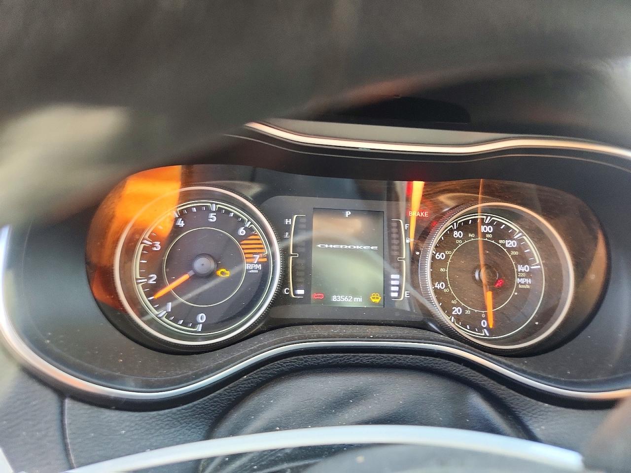 2019 Jeep Grand cher VIN 1C4PJLCBXKD249346 photo 9