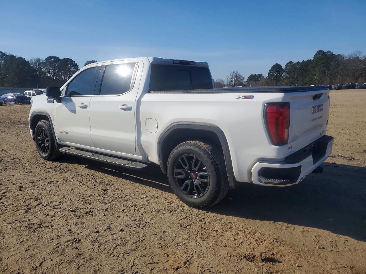 2026 GMC SIERRA VIN 1GTUUCED2TZ152641 photo 2