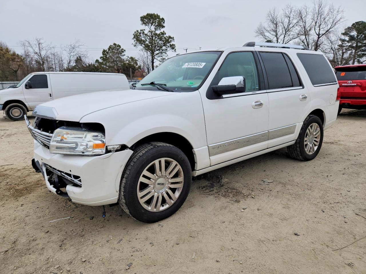 2011 LINCOLN Navigator VIN 5LMJJ2J50BEJ02498 photo 1