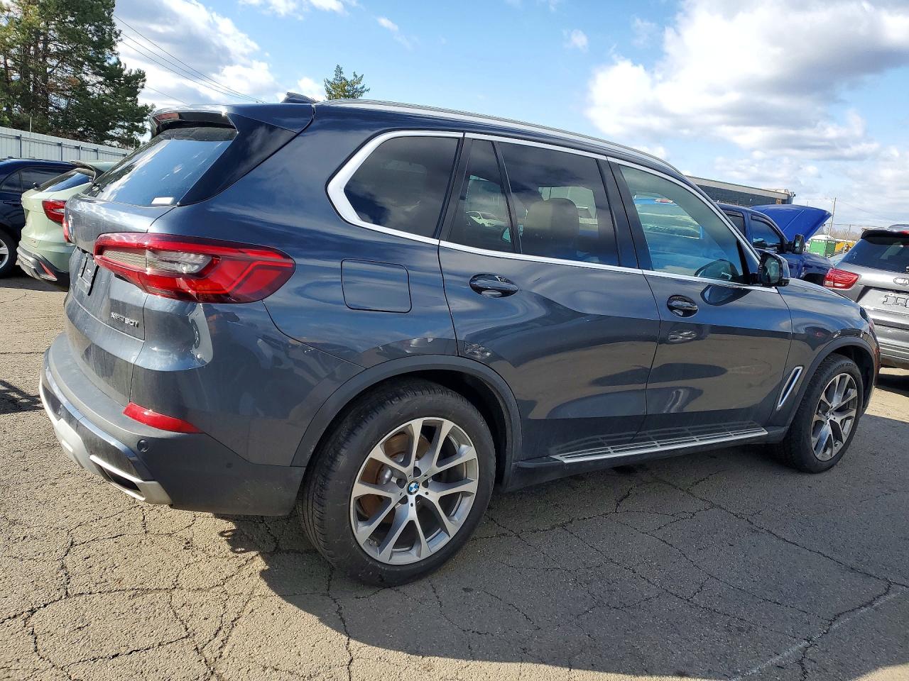 2019 BMW X5 VIN 5UXJU2C59KLN65553 photo 3