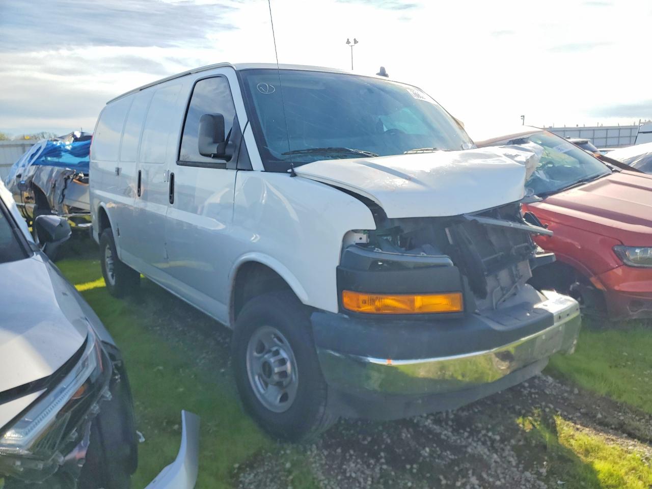 2020 GMC Savana VIN 1GTW7AFG7L1238023 photo 4