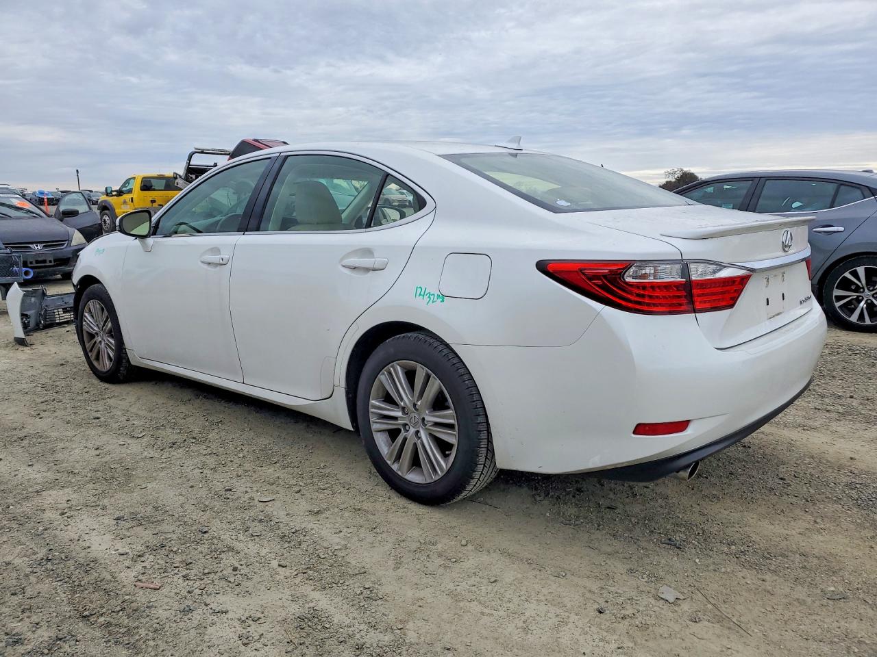 2014 Lexus ES350 VIN JTHBK1GG0E2134982 photo 2