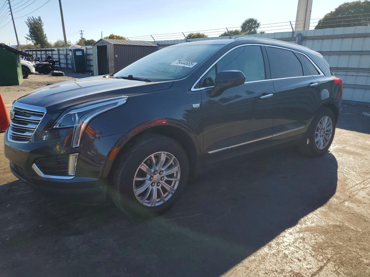 2018 Cadillac Xt5 VIN 1GYKNARSXJZ176355 photo 1