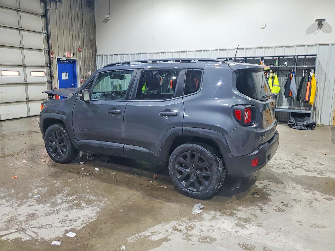 2023 Jeep Renegade VIN ZACNJDE1XPPP44069 photo 2