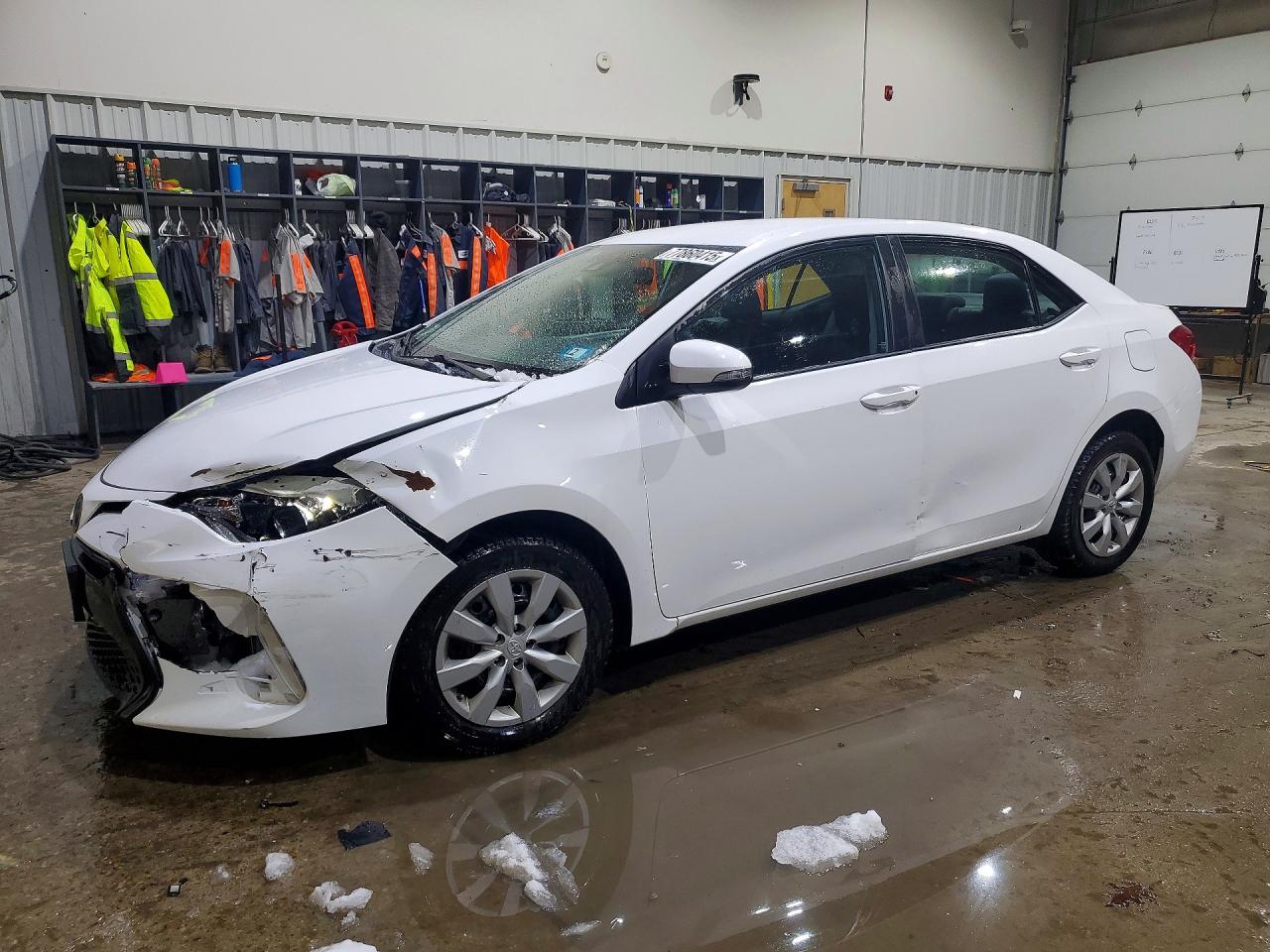 2017 TOYOTA Corolla VIN 5YFBURHE0HP617840 photo 1