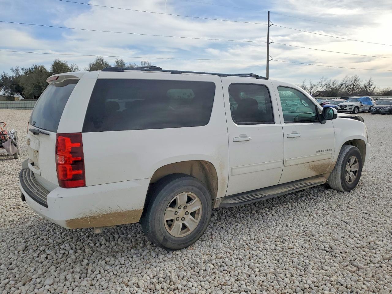2014 Chevrolet Suburban VIN 1GNSCHE09ER136600 photo 3