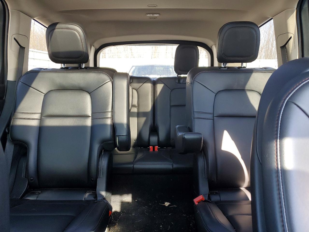 2024 Lincoln Aviator VIN 5LM5J6XC7RGL02128 photo 10