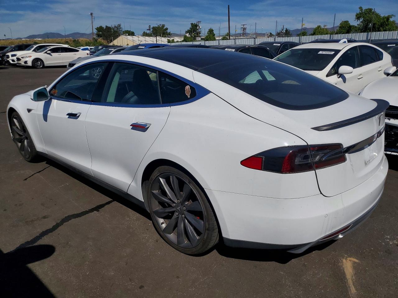 2014 Tesla Model s VIN 5YJSA1H11EFP45275 photo 2
