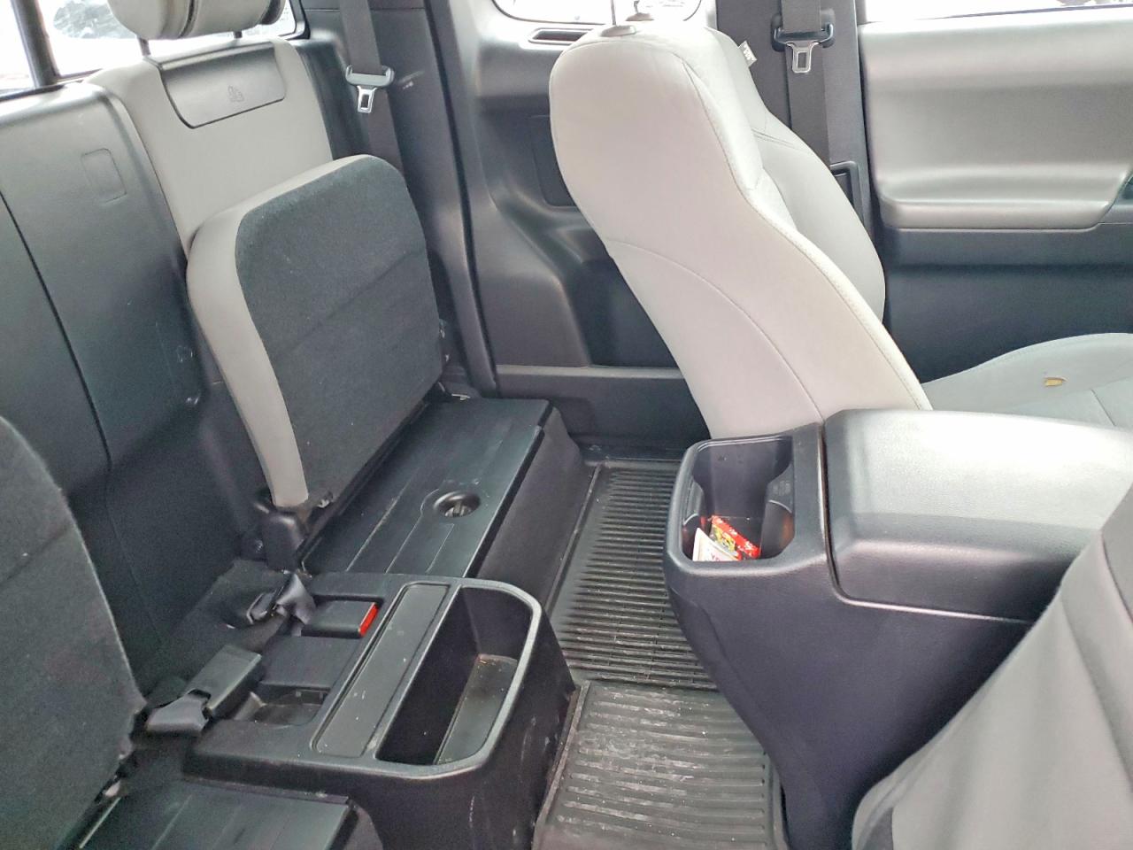 2018 Toyota Tacoma VIN 5TFSX5EN8JX060560 photo 10