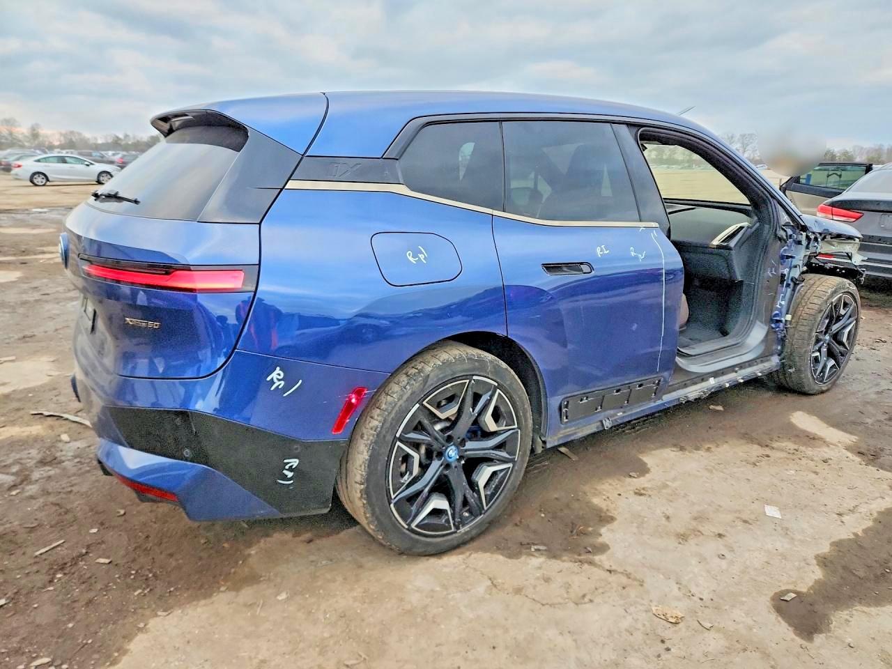 2023 BMW Ix xdrive5 VIN WB523CF09PCL20818 photo 3