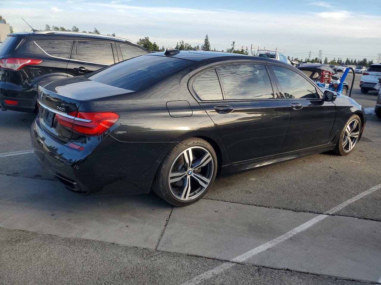 2019 BMW 7 series VIN WBA7E2C58KB218548 photo 3