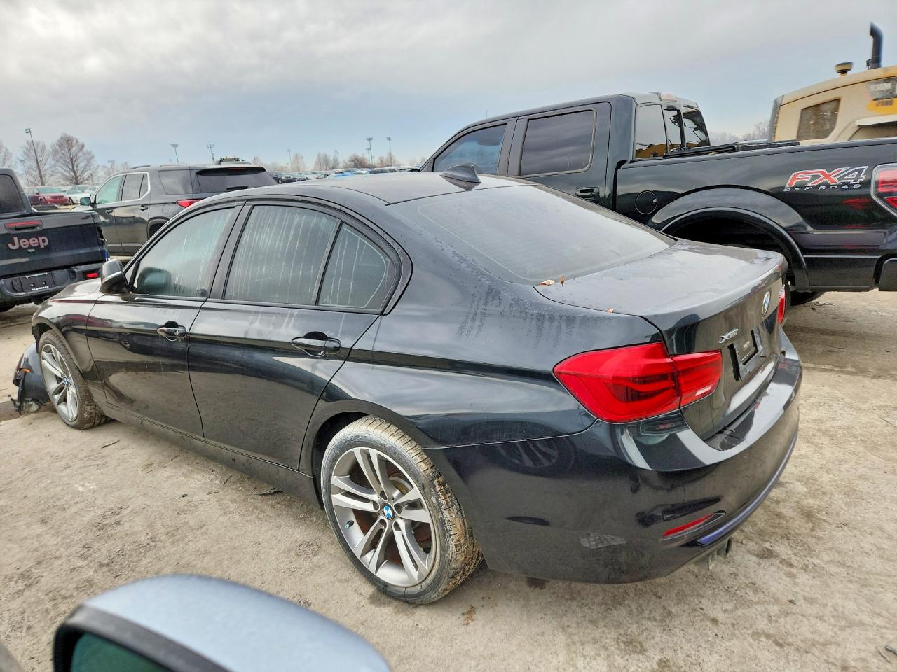 2018 BMW 3 series VIN WBA8D9C56JEM32144 photo 2