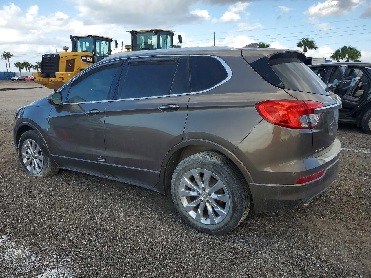 2018 Buick Envision VIN LRBFX1SA8JD007918 photo 2