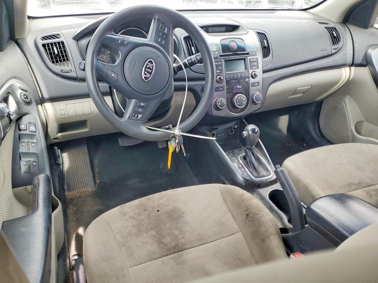 2013 Kia Forte VIN KNAFU4A22D5728432 photo 8