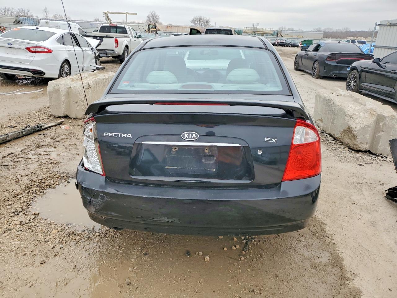 2005 Kia Spectra VIN KNAFE121755101261 photo 6