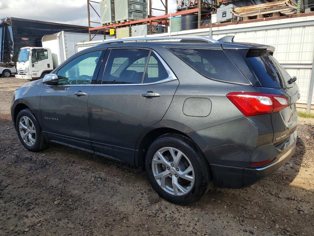 2021 Chev Equinox VIN 2GNAXXEV2M6150676 photo 2