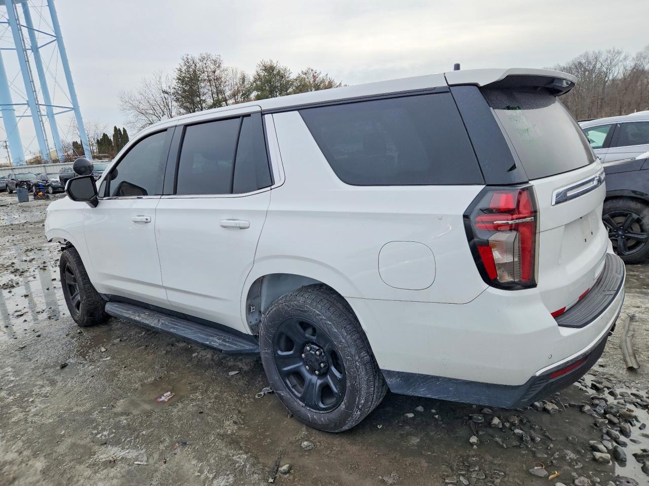 2022 Chevrolet Tahoe VIN 1GNSCLED1NR170374 photo 2