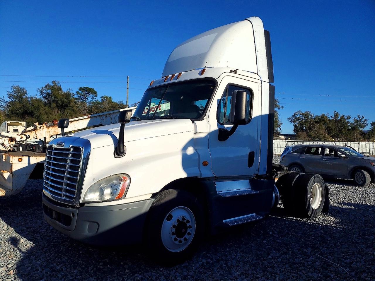 2016 FREIGHTLINER All other VIN 1FUBGEDV9GLHC5667 photo 2