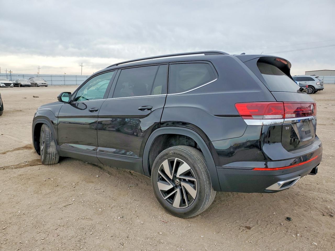 2025 Volkswagen Atlas VIN 1V2KR2CA9SC527744 photo 2