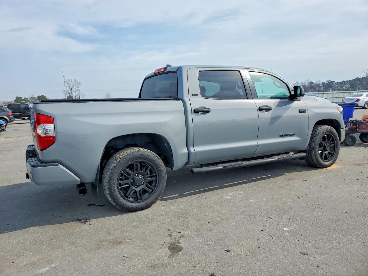 2021 Toyota Tundra VIN 5TFEY5F11MX298101 photo 3
