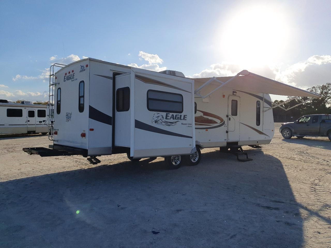 2011 JAYCO Travel tra VIN 1UJBJ0BR3B1DL0068 photo 4
