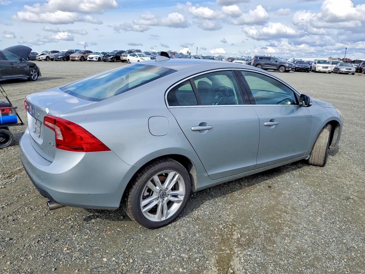 2013 Volvo S60 VIN YV1612FS3D1220500 photo 3