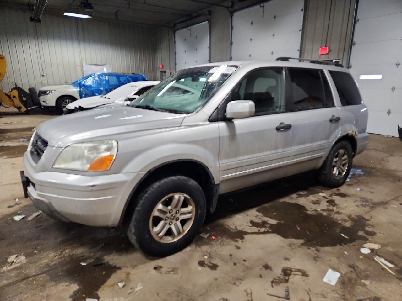 2005 Honda Pilot VIN 2HKYF185X5H515864 photo 1