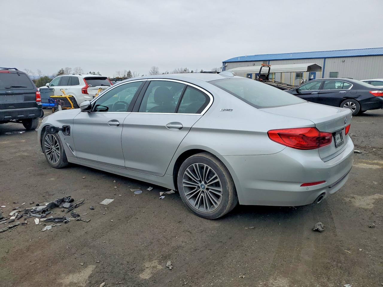 2019 BMW 5 series VIN WBAJB1C5XKB376270 photo 2