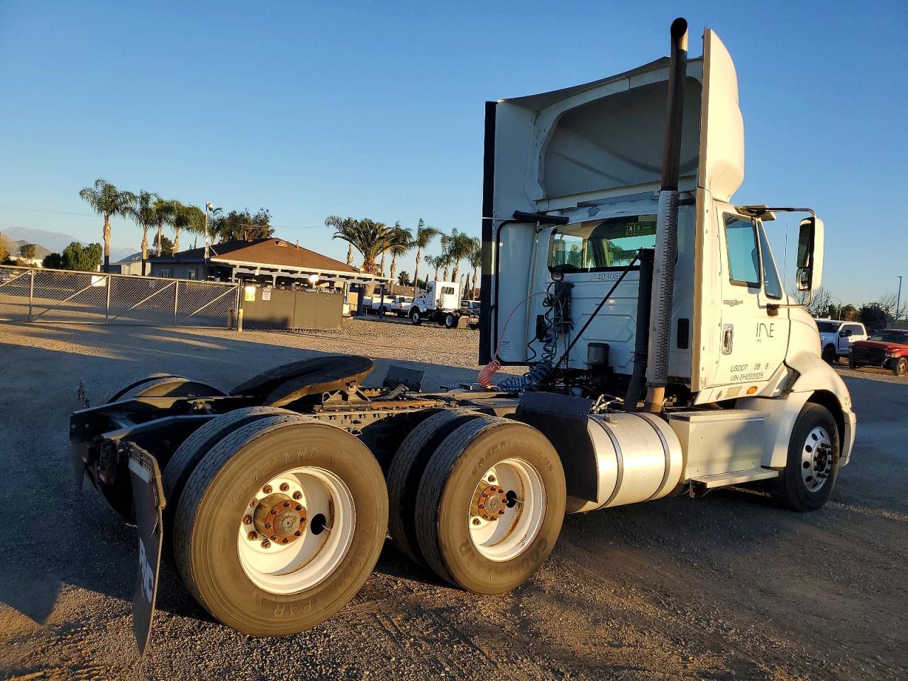 2014 International All models VIN 1HSDHSNR8EH033325 photo 4