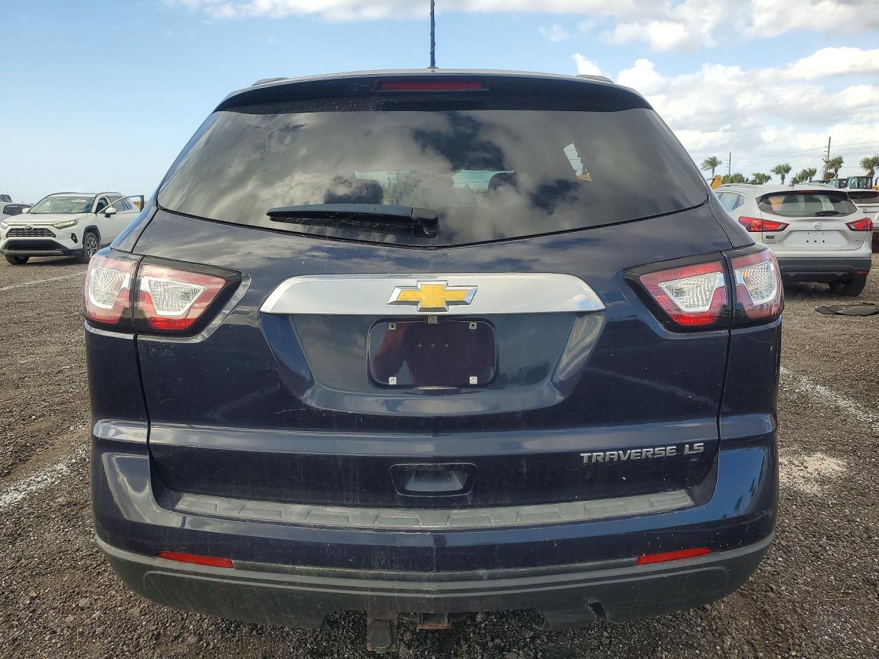 2015 Chevrolet Traverse VIN 1GNKRFED6FJ113457 photo 6