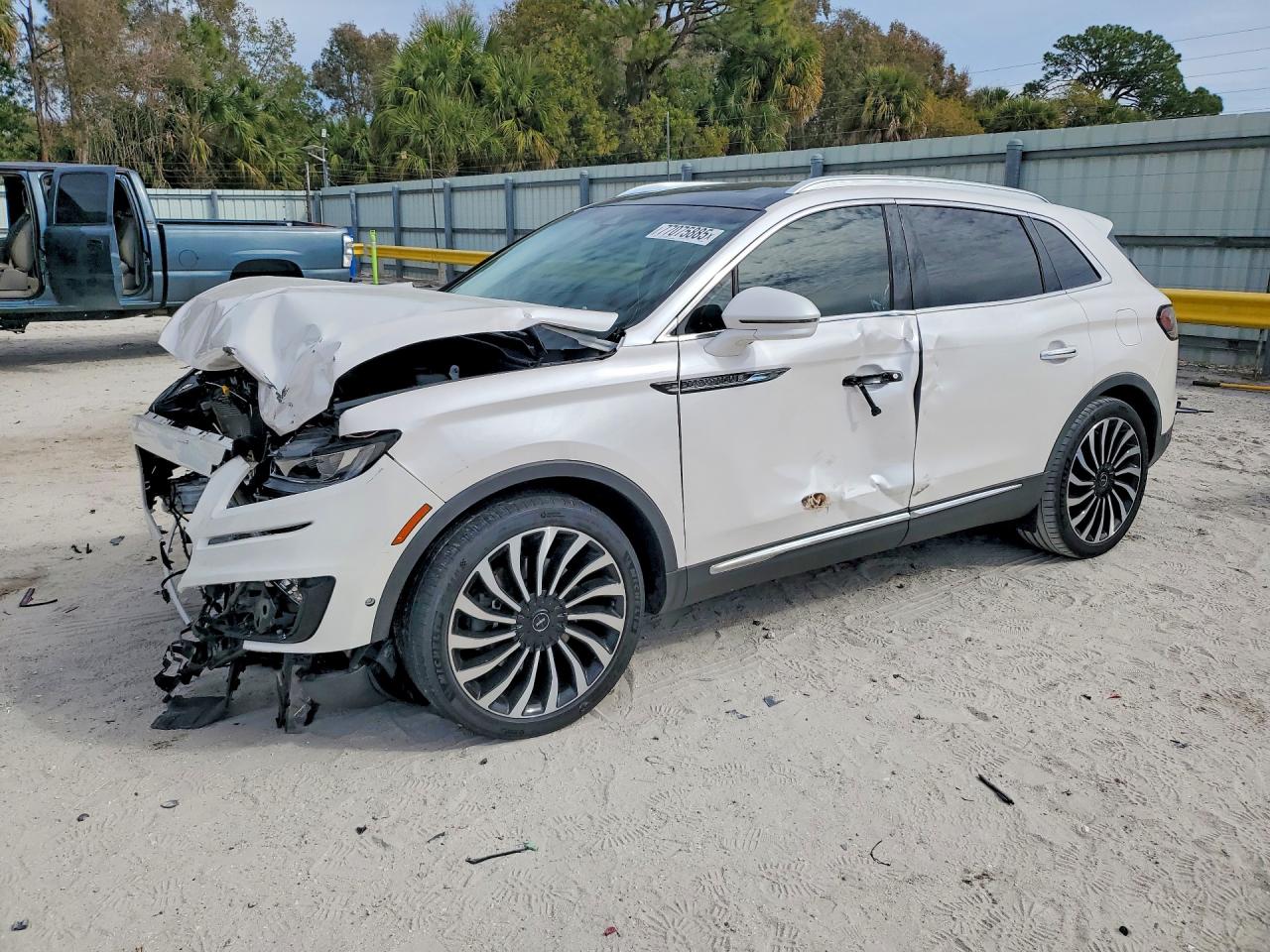 2019 Lincoln Nautilus VIN 2LMPJ7J98KBL36420 photo 1