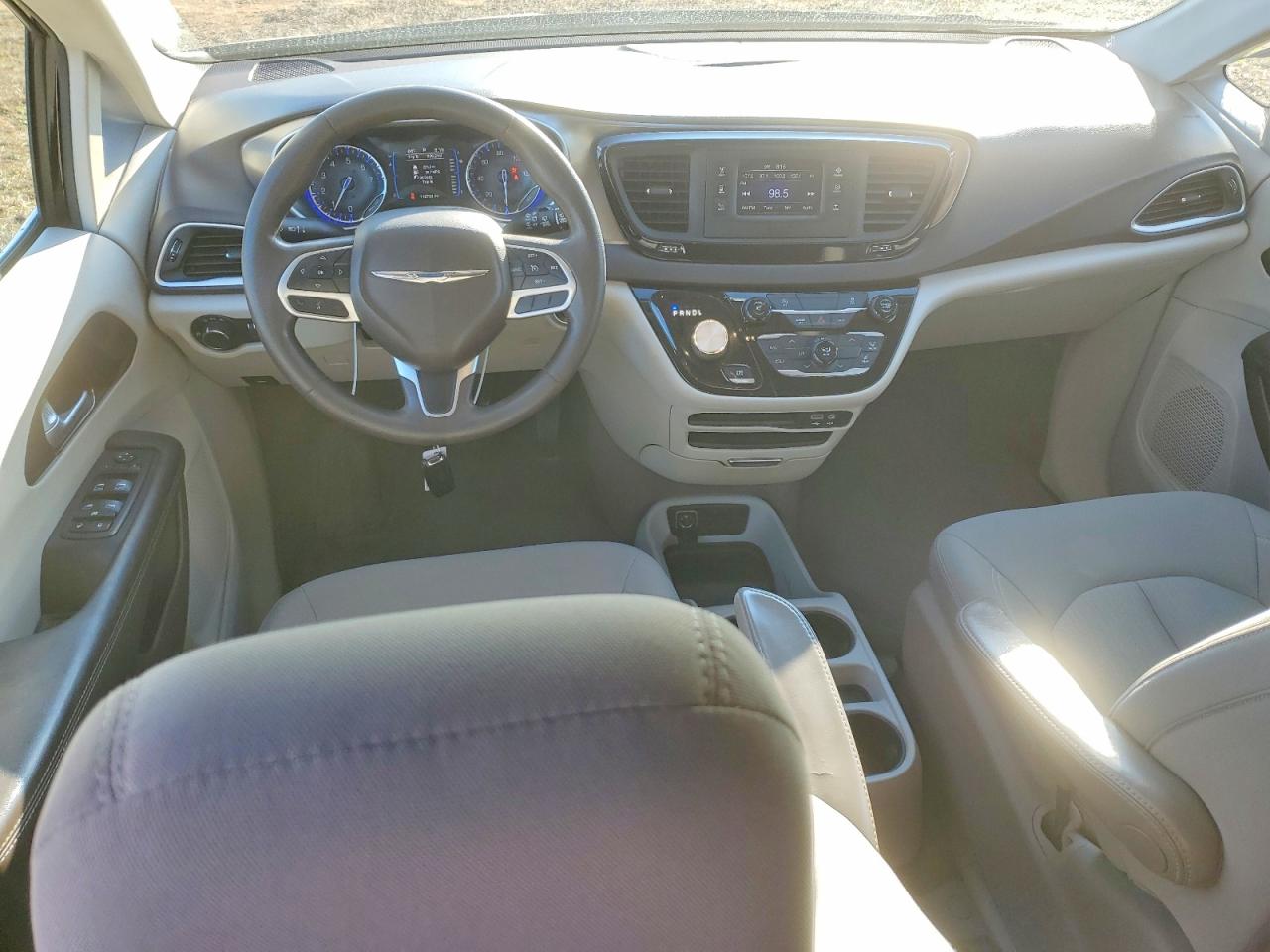 2017 Chrysler Pacifica VIN 2C4RC1CG6HR703942 photo 8