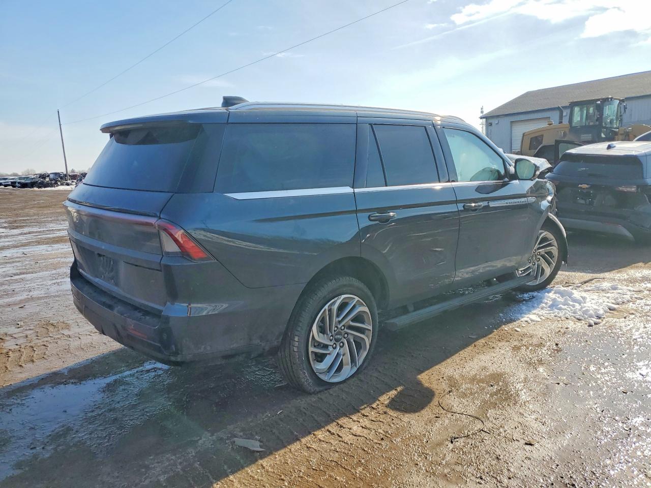 2025 Lincoln Navigator VIN 5LMJJ2LG8SEL11602 photo 3