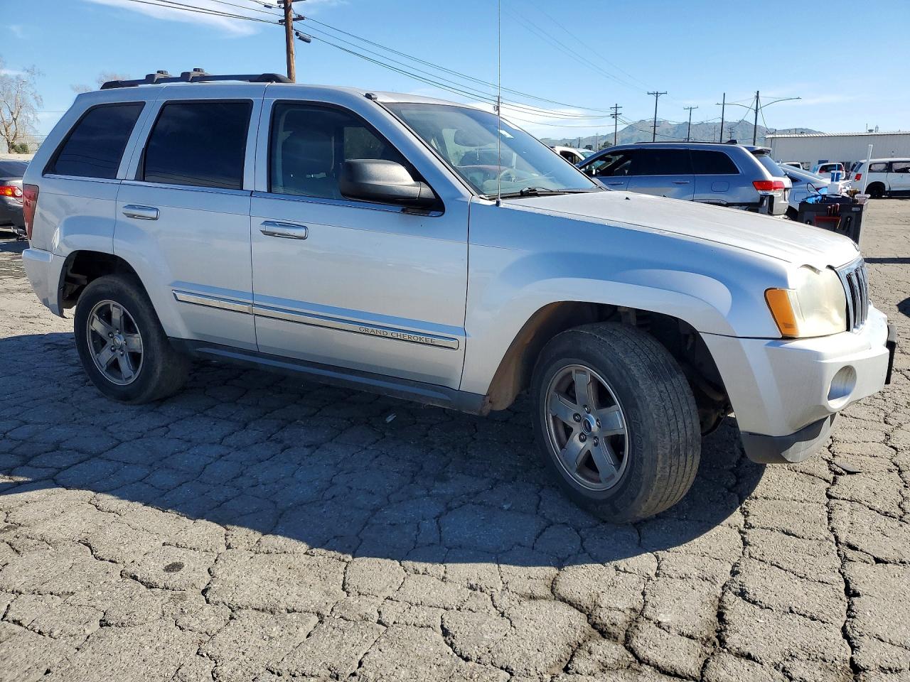 2005 Jeep Cherokee VIN 1J8HS58N55C590978 photo 4