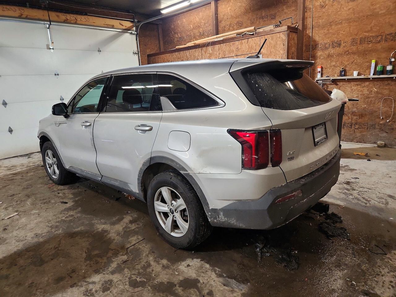 2022 Kia Sorento VIN 5XYRGDLC8NG084036 photo 2