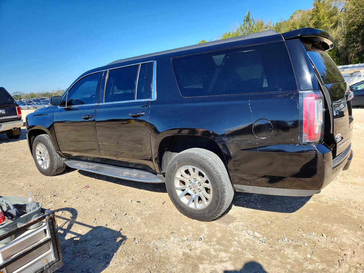 2018 GMC Yukon VIN 1GKS1GKC3JR377087 photo 2