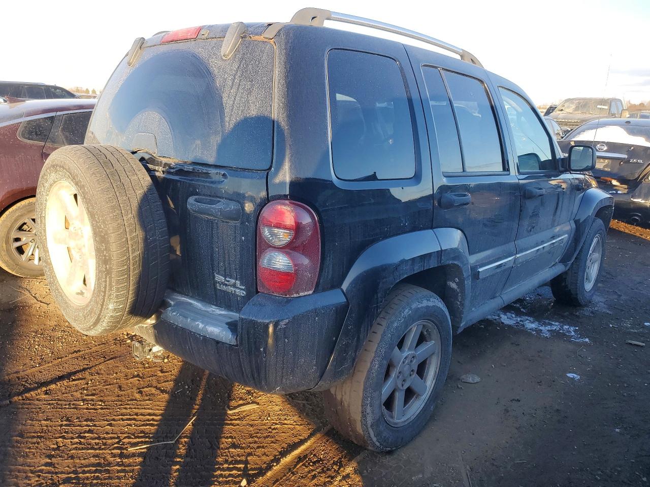 2005 Jeep Liberty VIN 1J8GL58K85W694071 photo 3