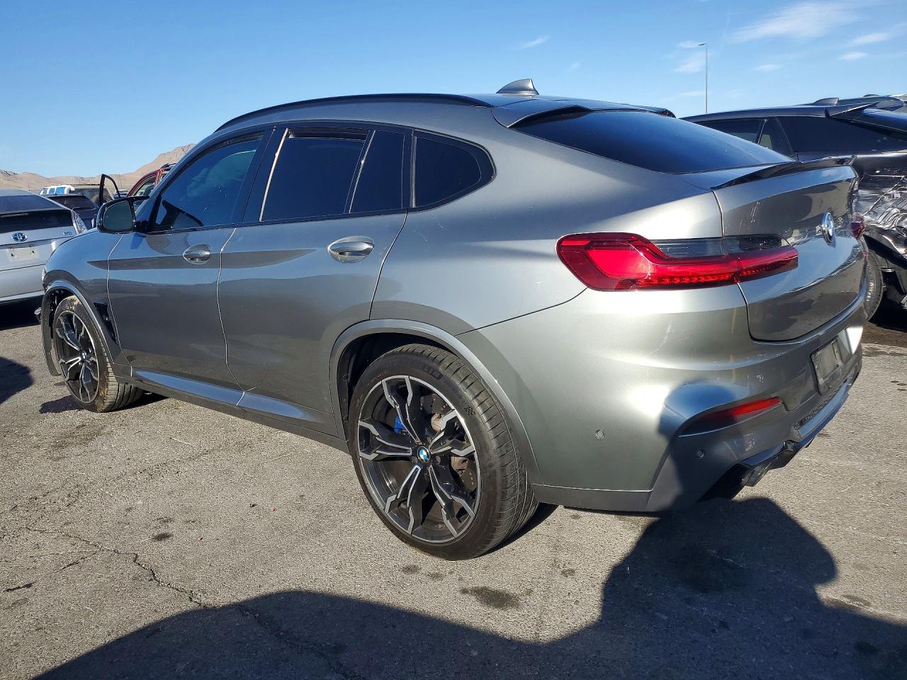 2021 BMW X4 VIN 5YMUJ0C08M9G91140 photo 2