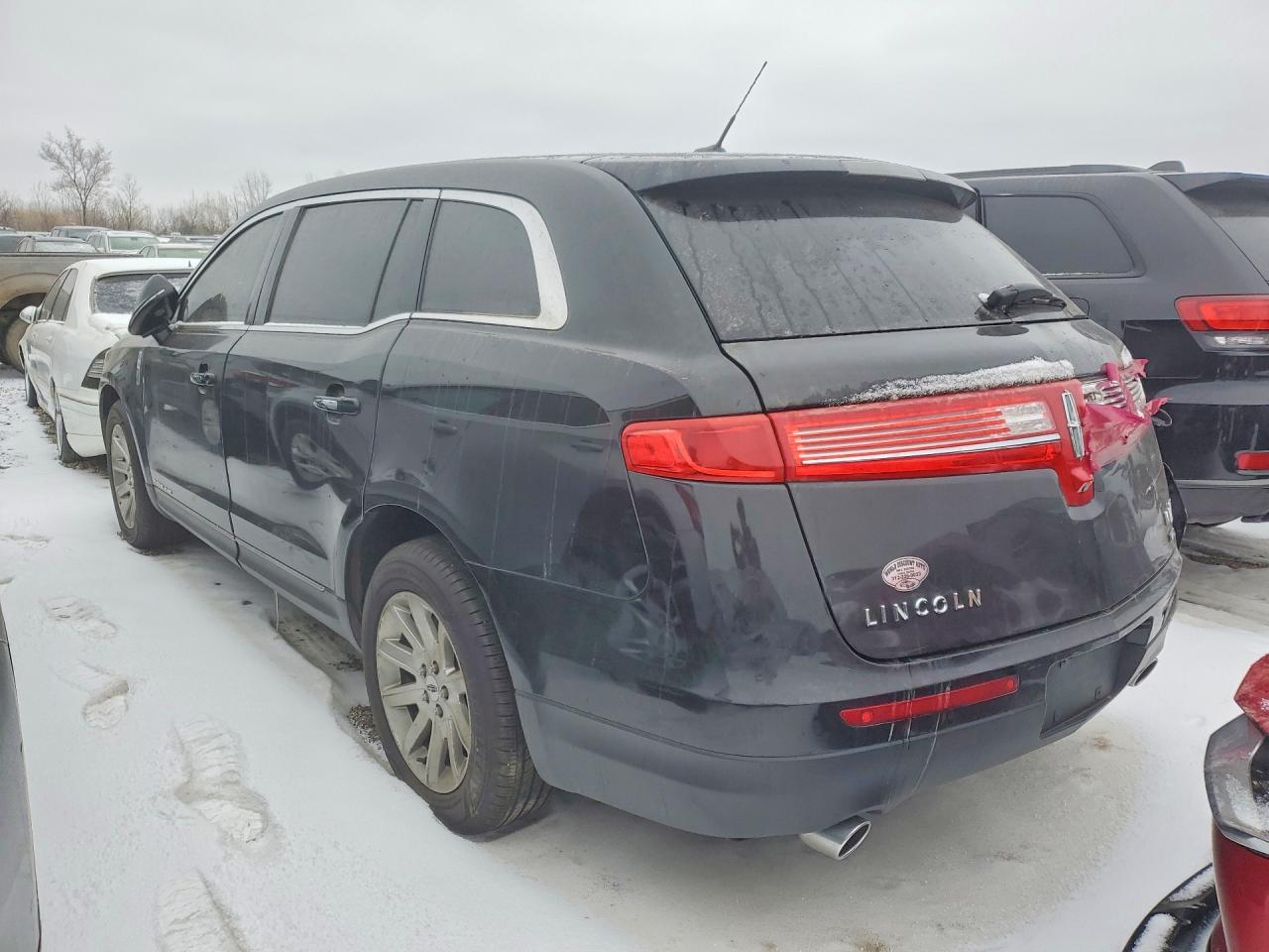 2015 Lincoln Mkt VIN 2LMHJ5NK8FBL00125 photo 2